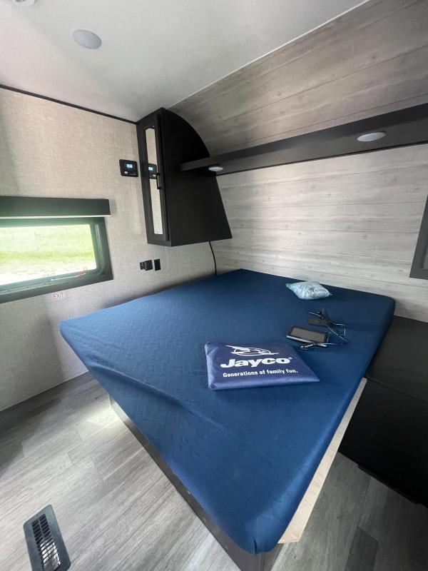 used Toy Haulers Jayco Jay Flight SLX for sale, in Three Forks, MT Thumbnail 3