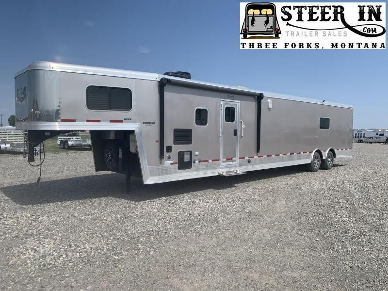 2018 Logan 36' Ultimate Sports Hauler w/ Living Quarters 2018 Logan 36' Ultimate Sports Hauler w/ Living Quarters