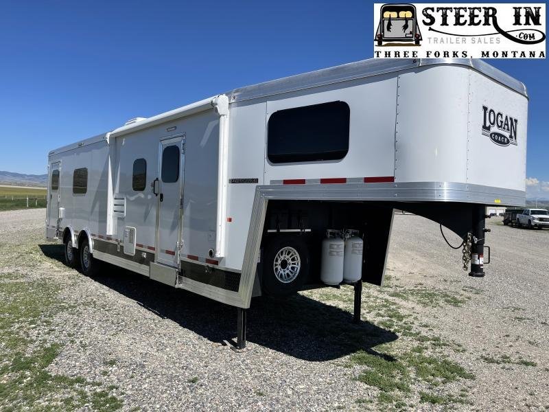 2022 Logan Coach 28' Sport Hauler 2022 Logan Coach 28' Sport Hauler