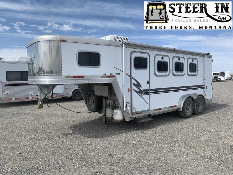 2002 Exiss Trailers 3H LQ Horse Trailer 2002 Exiss Trailers 3H LQ Horse Trailer