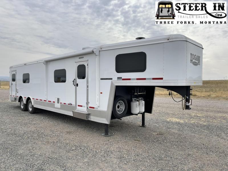 2022 Logan 30' Sport Hauler w/Living Quarters 2022 Logan 30' Sport Hauler w/Living Quarters