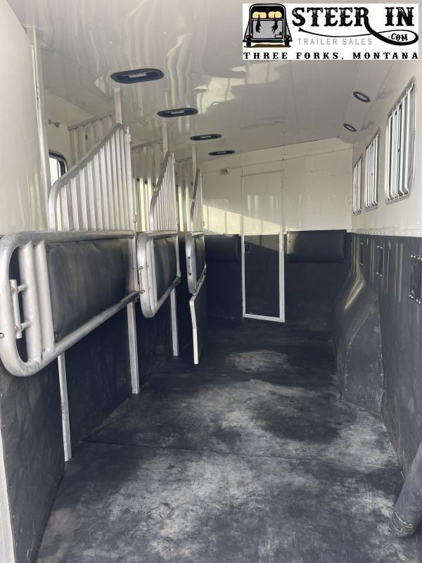 2009 Merhow Trailers 4H LQ w/ BUNK BEDS Horse Trailer Steer In