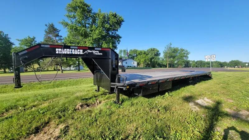 2024 Stagecoach by Davidson 30' Gooseneck (25 + 5)