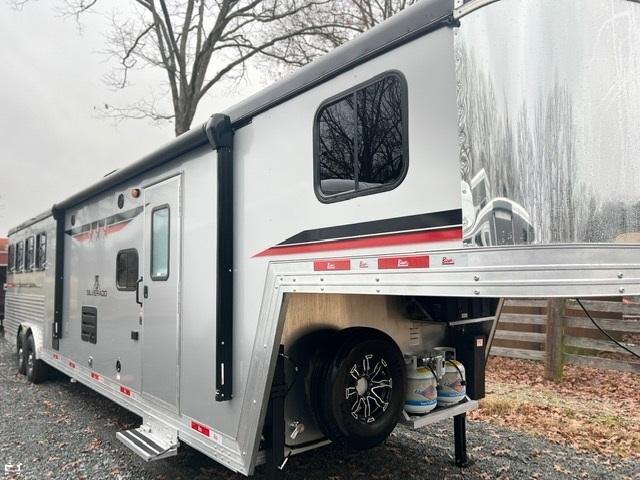 2023 Bison Trailers SV8413B 4H Horse Trailer 2023 Bison Trailers SV8413B 4H Horse Trailer