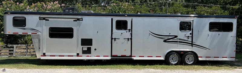 2017 Hawk Trailers 2+1 Horse Trailer 2017 Hawk Trailers 2+1 Horse Trailer