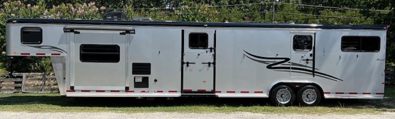 2017 Hawk Trailers 2+1 Horse Trailer 2017 Hawk Trailers 2+1 Horse Trailer