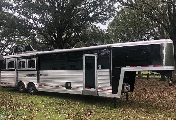 2021 Logan Coach Select 3H Horse Trailer 2021 Logan Coach Select 3H Horse Trailer