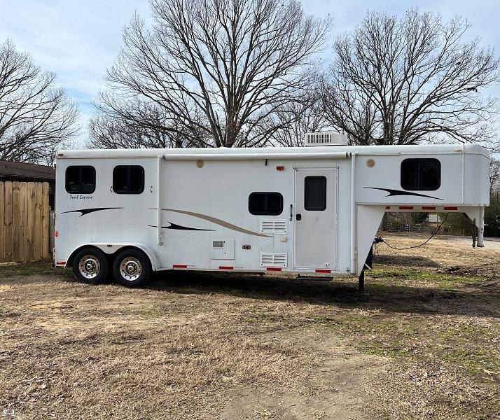 2009 Bison Trailers 2 Horse Horse Trailer 2009 Bison Trailers 2 Horse Horse Trailer