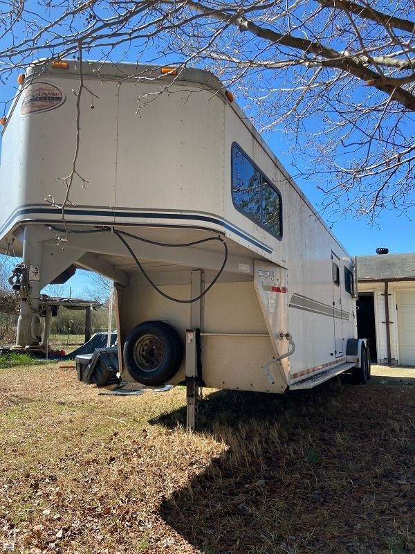 2001 Sundowner Trailers 2+1 Horse Trailer 2001 Sundowner Trailers 2+1 Horse Trailer