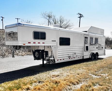 2022 4-Star 3 Horse Side Load Living Quarters Horse Trailer 2022 4-Star 3 Horse Side Load Living Quarters Horse Trailer