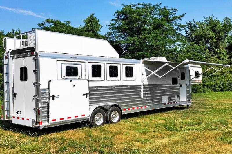 2021 4-Star 4 Horse Trail Boss Living Quarters Trailer 2021 4-Star 4 Horse Trail Boss Living Quarters Trailer