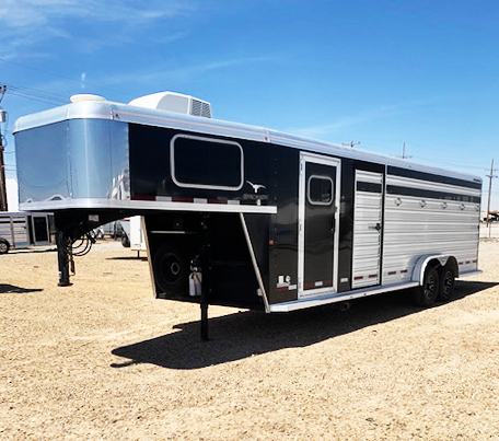 2017 Logan Coach Smart Tack Living Quarter Stock Trailer 2017 Logan Coach Smart Tack Living Quarter Stock Trailer