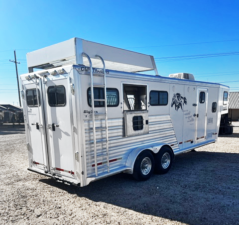 2010 CM 3 Horse Living Quarter Horse Trailer 2010 CM 3 Horse Living Quarter Horse Trailer