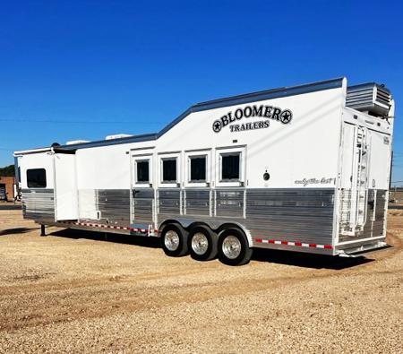 2020 4 Horse Bloomer P/C Load - Air Ride Living Quarter Horse Trailer 2020 4 Horse Bloomer P/C Load - Air Ride Living Quarter Horse Trailer
