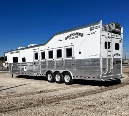 2019 Bloomer 5 Horse Side Load Living Quarter Horse Trailer 2019 Bloomer 5 Horse Side Load Living Quarter Horse Trailer