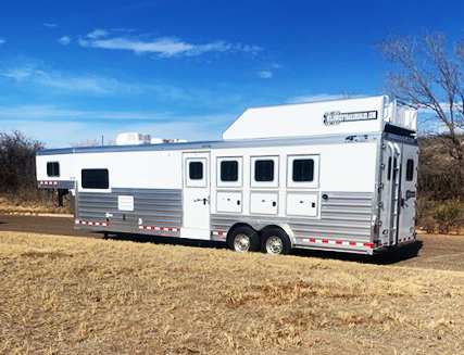 2021 4-Star 4 Horse Living Quarters Trailer 2021 4-Star 4 Horse Living Quarters Trailer