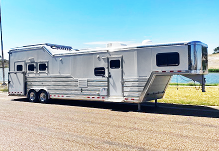 2016 Cimarron 3 Horse Living Quarters Horse Trailer 2016 Cimarron 3 Horse Living Quarters Horse Trailer