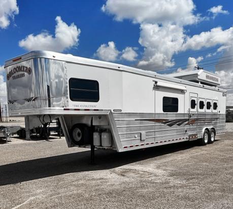 2007 4 Horse Bloomer Living Quarters Trailer 2007 4 Horse Bloomer Living Quarters Trailer