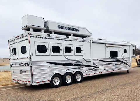 2007 Bloomer 4 Horse Living Quarters Horse Trailer 2007 Bloomer 4 Horse Living Quarters Horse Trailer