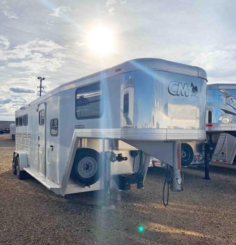 2003 CM 3 Horse Trailer 2003 CM 3 Horse Trailer