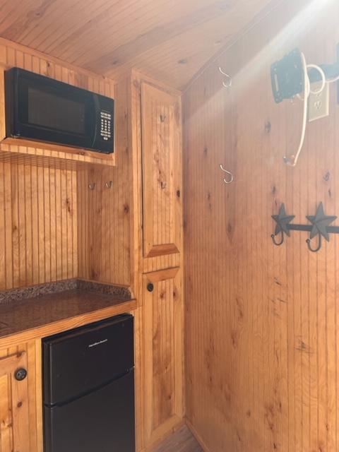 used Horse Trailers Elite Trailers  for sale, in Shallowater, TX Thumbnail 9