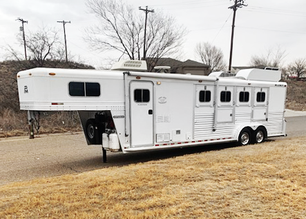 2003 Platinum 4 Horse Living Quarters Trailer 2003 Platinum 4 Horse Living Quarters Trailer