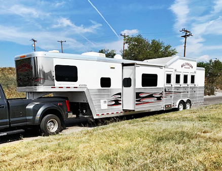 2011 Bloomer 4 Horse Living Quarters Horse Trailer 2011 Bloomer 4 Horse Living Quarters Horse Trailer