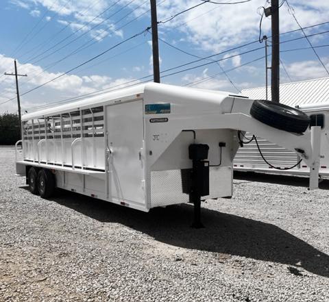 2022 Hughes 24' White Stock Trailer 2022 Hughes 24' White Stock Trailer