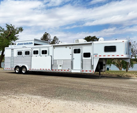 2008 Elite 4 Horse Revers Load Living Quarters Trailer 2008 Elite 4 Horse Revers Load Living Quarters Trailer