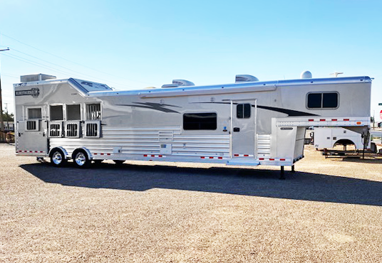 2020 4-Star 4 Horse Demo Version Living Quarters Horse Trailer 2020 4-Star 4 Horse Demo Version Living Quarters Horse Trailer