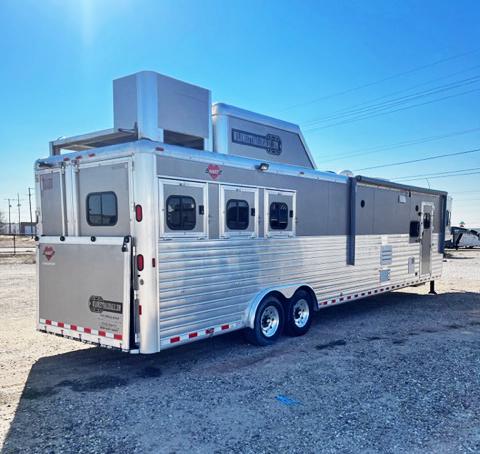 2013 Hart 3 Horse Living Quarters Horse Trailer 2013 Hart 3 Horse Living Quarters Horse Trailer