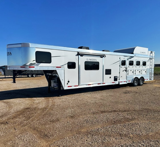 2023 Cimarron 3 Horse Living Quarter Horse Trailer Wild West Trailers