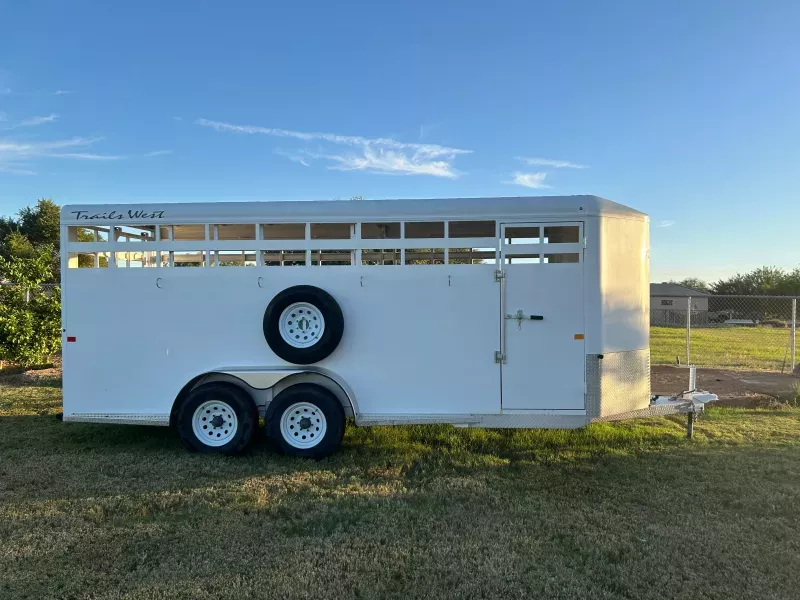 2023 Trails West Adventure II 20' Stock Horse & Livestock