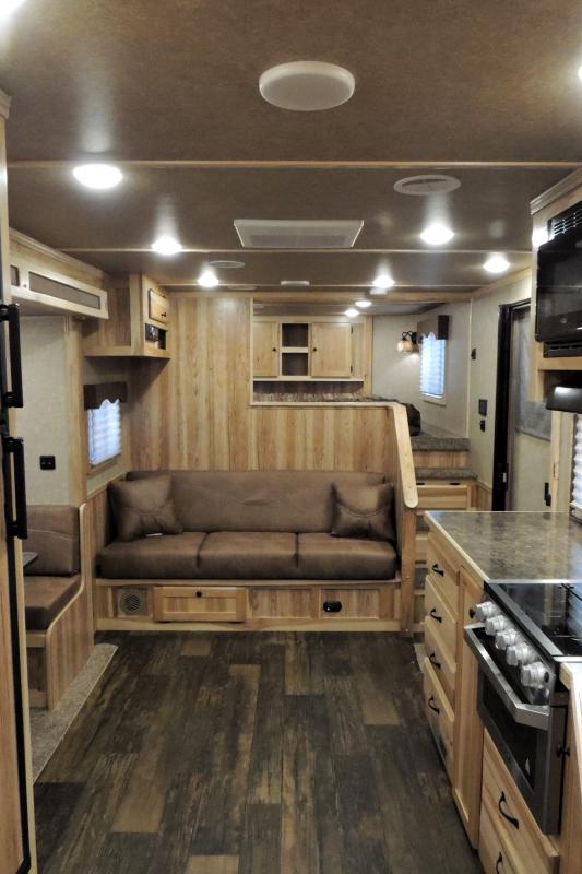 2022 Lakota Charger 8315SR Horse Trailer 2022 Lakota Charger 8315SR Horse Trailer