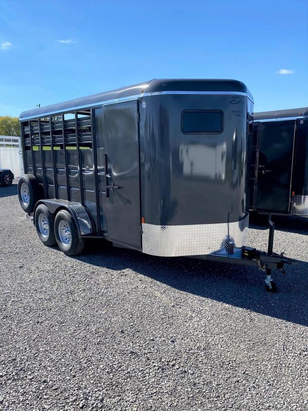 2022 Delta Manufacturing 500 Series 3 Horse Trailer 2022 Delta Manufacturing 500 Series 3 Horse Trailer