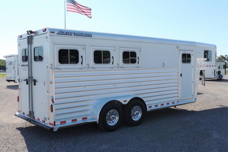 2012 Elite Trailers 3 Horse GN Trailer 2012 Elite Trailers 3 Horse GN Trailer
