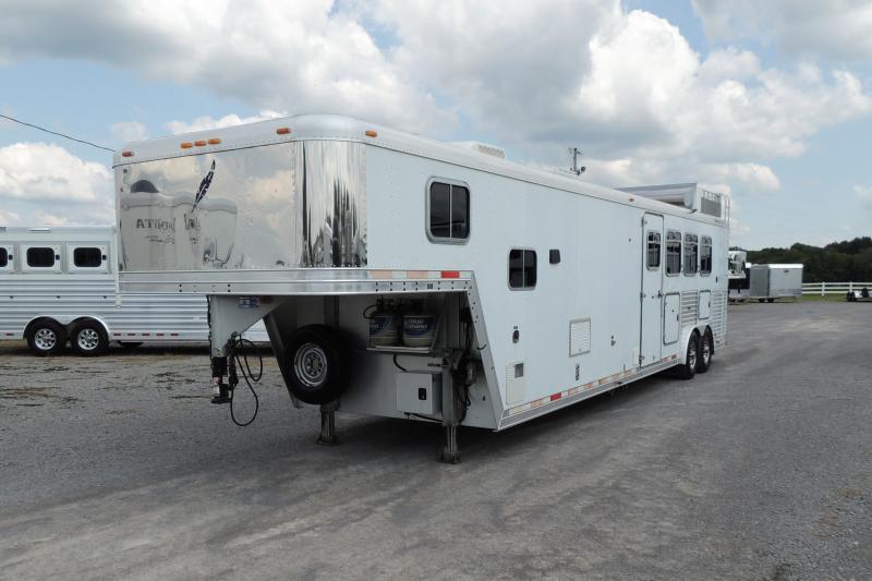 2002 Featherlite 8413 Living Quarters Horse Trailer 2002 Featherlite 8413 Living Quarters Horse Trailer