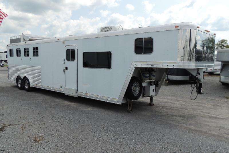 2002 Featherlite 8413 Living Quarters Horse Trailer 2002 Featherlite 8413 Living Quarters Horse Trailer