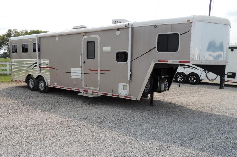 2010 Hoosier Maverick 8310 Horse Trailer 2010 Hoosier Maverick 8310 Horse Trailer