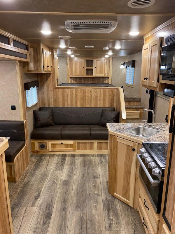 2022 Lakota Charger 8313SR Horse Trailer 2022 Lakota Charger 8313SR Horse Trailer