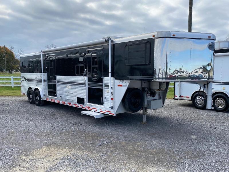 2003 Sundowner 720 Series 8310 Midtack Horse Trailer 2003 Sundowner 720 Series 8310 Midtack Horse Trailer