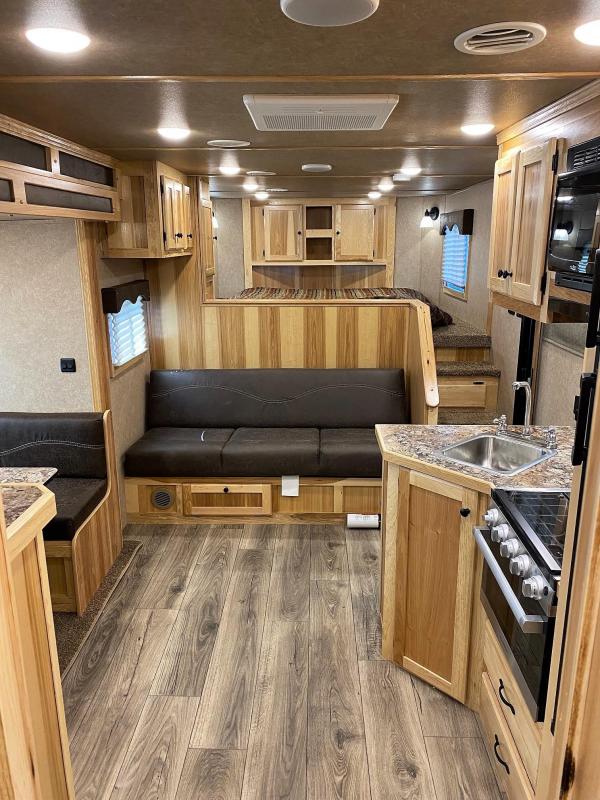 2022 Lakota Charger 8313SR Horse Trailer 2022 Lakota Charger 8313SR Horse Trailer