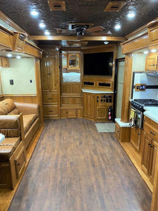 2019 Sundowner Horizon Special Edition 8021 3 Horse Trailer 2019 Sundowner Horizon Special Edition 8021 3 Horse Trailer