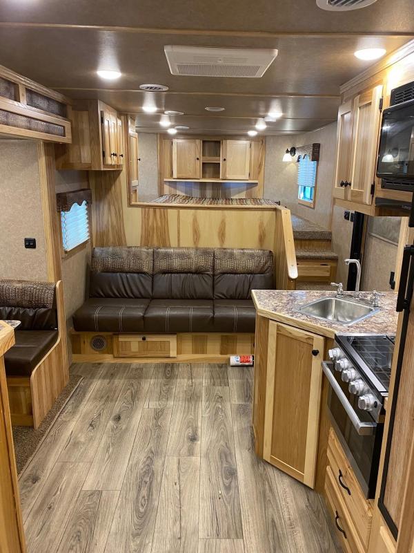2023 Lakota Charger 8413SR Horse Trailer 2023 Lakota Charger 8413SR Horse Trailer