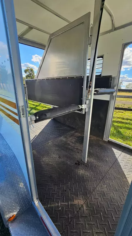 used Horse Trailers Gore Trailers  for sale, in Paris, KY Thumbnail 12