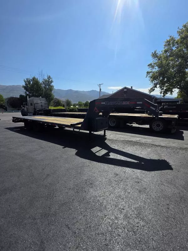 2026 RawMaxx 26' GN FDXD 20K Flatbed Trailer