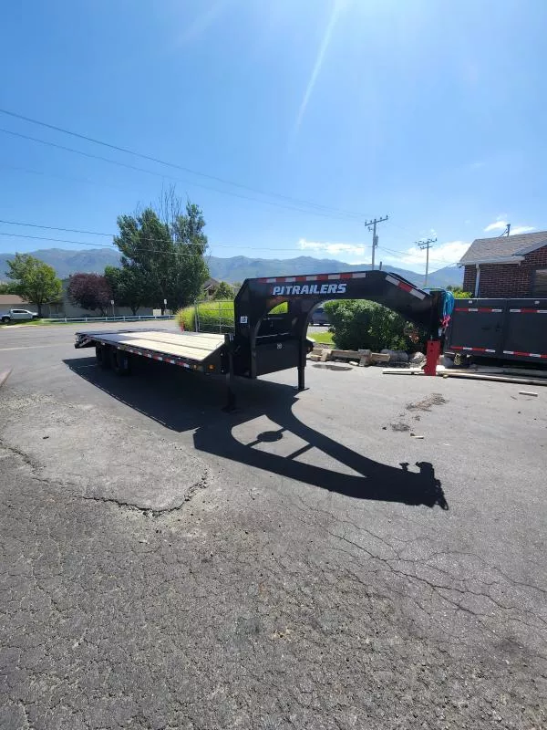 2026 PJ Trailers 25' LD GN Deckover Equipment 25.9K WHD Flatbed Trailer