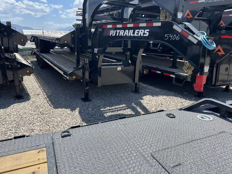 PJ Trailers 8.5x32 Low-Pro Flatdeck With Duals (LD) Flatbed Trailer