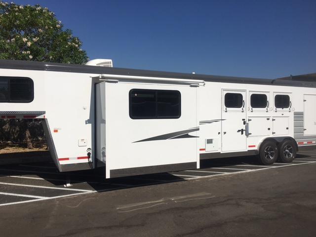 2019 Trails West SEIRRA w/ LQ 3 Horse Trailer (GN) 2019 Trails West SEIRRA w/ LQ 3 Horse Trailer (GN)
