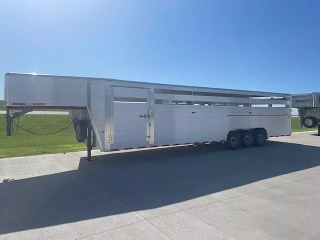 2026 Hillsboro 8x32ft Endura Livestock trailer Triple 8k axles